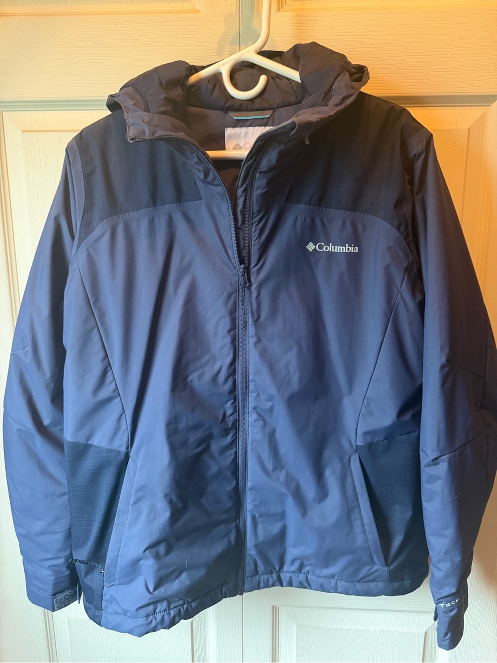 Columbia Women’s Navy Omni Tech Insulated Jacket, size L